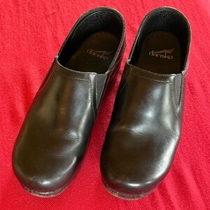 Professional Dansko Clogs Size 39 Black Leather